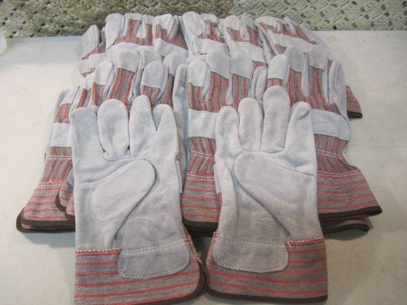 lot 50 image: 12 Pair of Leather Work Gloves  D-3...