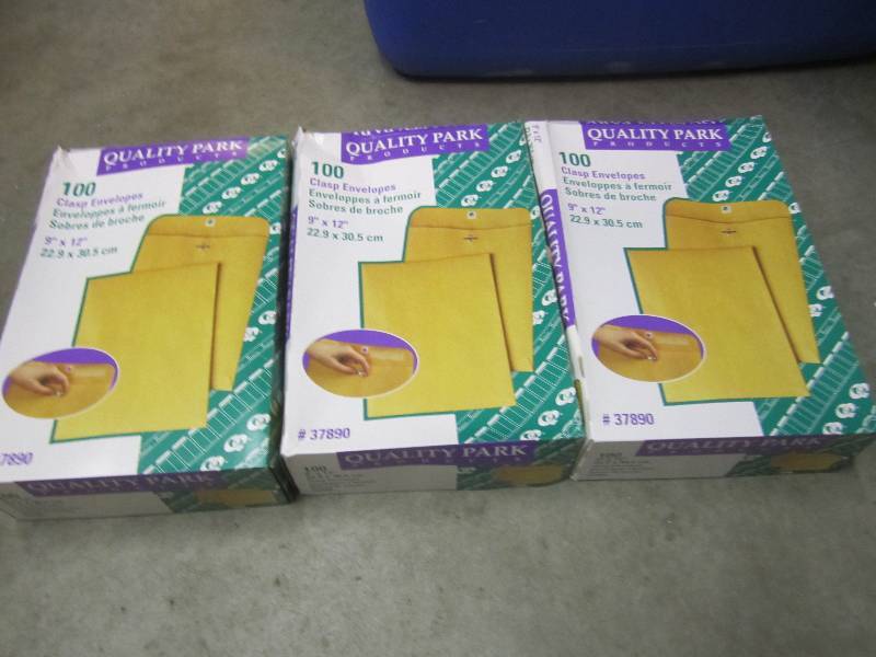 lot 55 image: 300 - 9 x 12 Clasp Envelopes 3 bo...