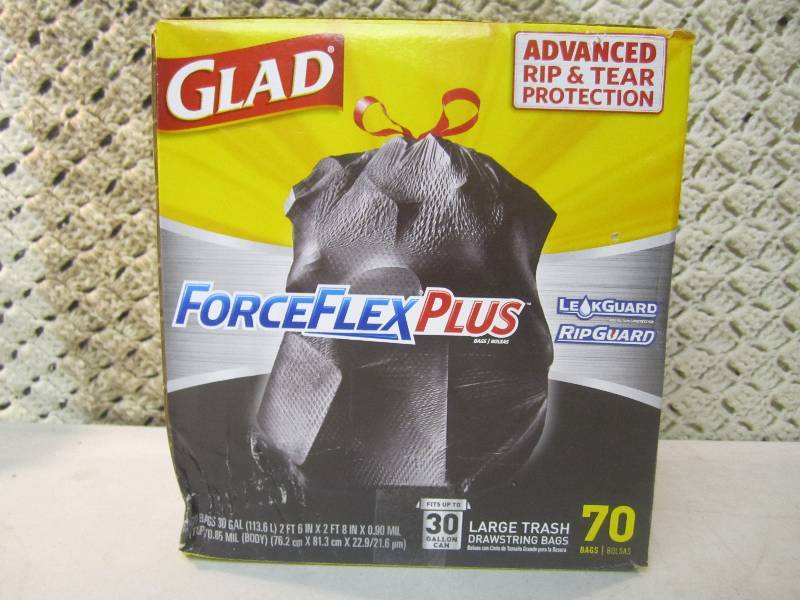 lot 57 image: Box of 70 Glad Large 30 Gallon Draw...