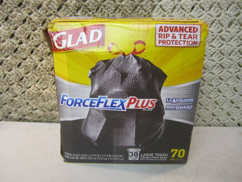 lot 58 image: Box of 70 Glad Large 30 Gallon Draw...