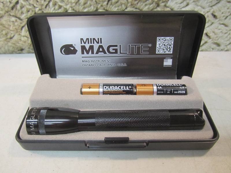 lot 59 image: Mini MagLite in Case Tested and wor...