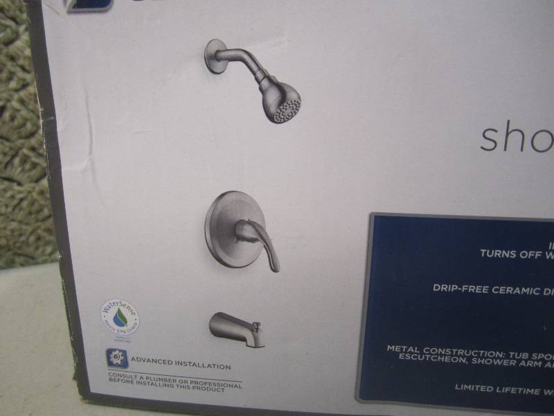 lot 89 image: Glacier Bay Builders Tub and Shower...