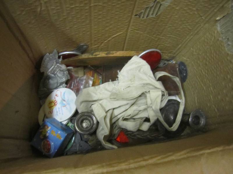 lot 118 image: Box Full of Vintage Misc  A-3...