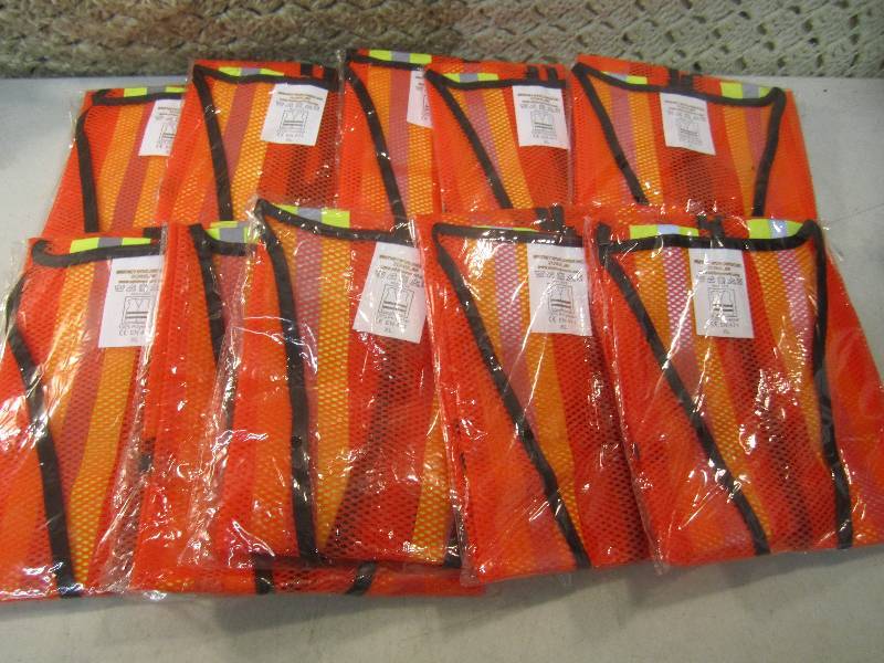 lot 119 image: 10 Reflective Safety Vests Size XL ...
