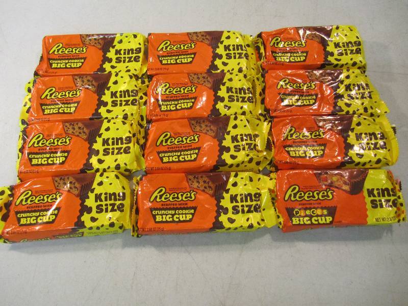 lot 124 image: 12 King Size Reeses Crunchy Cookie ...