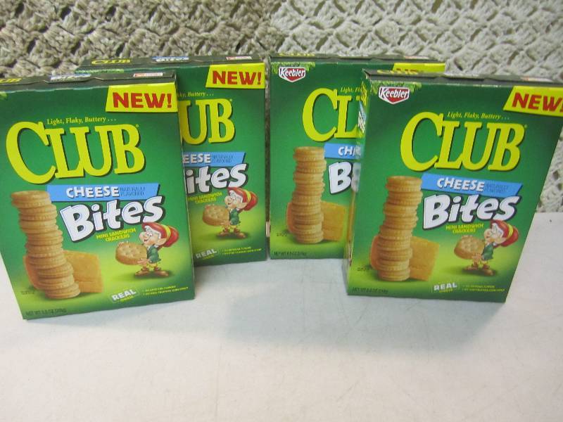 lot 128 image: 4 Boxes of Club Crackers Cheese Bit...