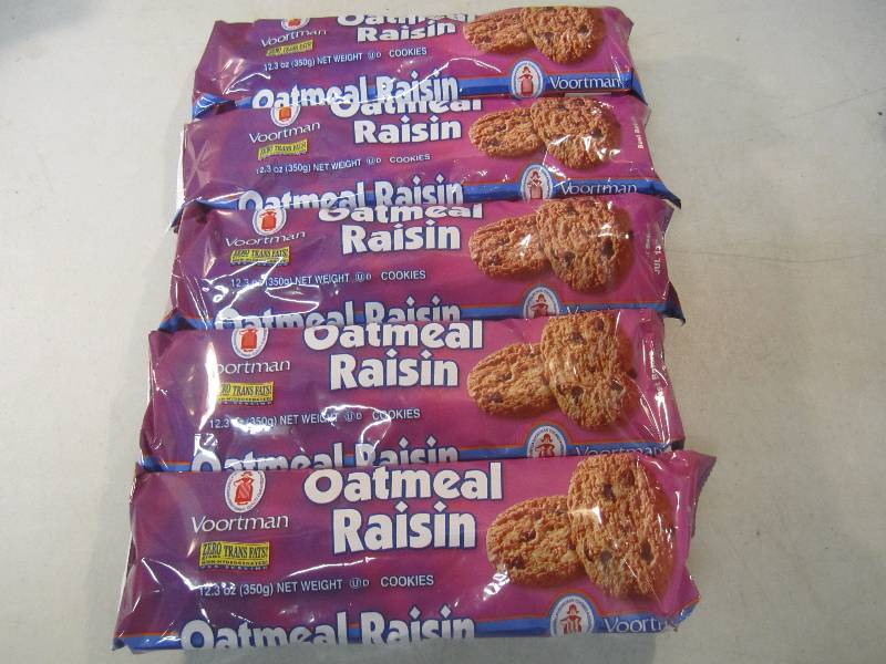 lot 134 image: 5 Packs of Oatmeal Raisin Cookies B...