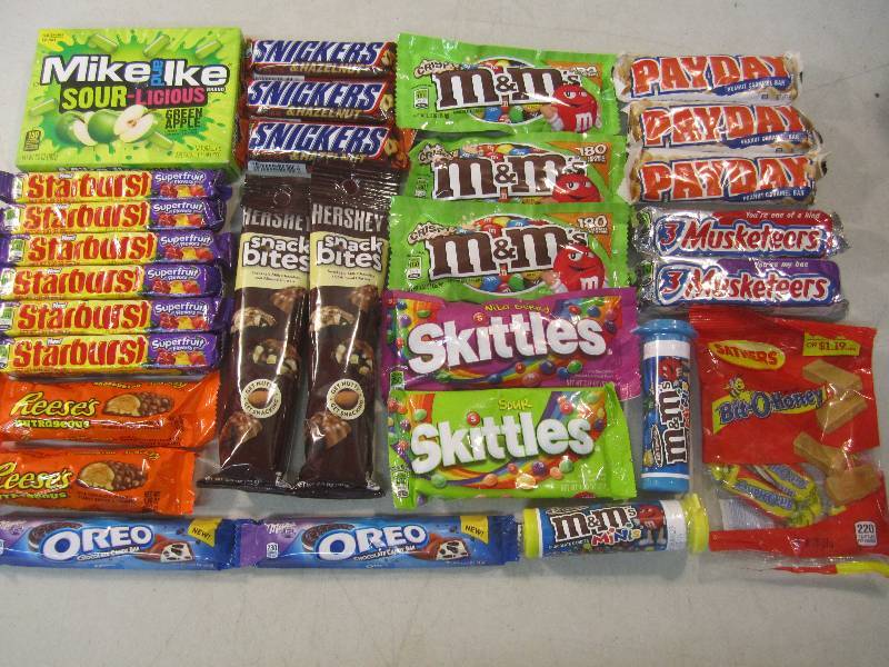 lot 138 image: Mixed Lot of Misc Candy Best by dat...