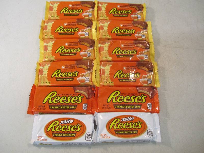 lot 147 image: 12 Various Reeses Peanut Butter Cup...