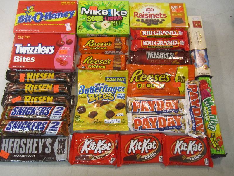 lot 149 image: Mixed Lot of Misc Candy Best by dat...