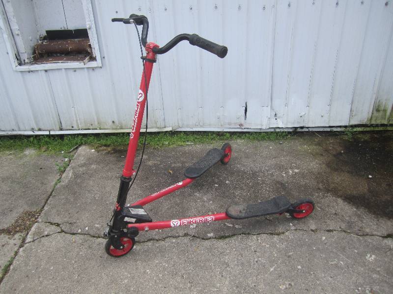 lot 202 image: Y Fliker F3 Freestyle Scooter Good ...