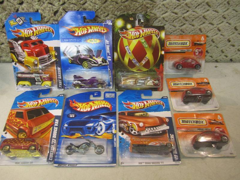 lot 237 image: Lot of 9 Hot Wheels and Matchbox Ca...