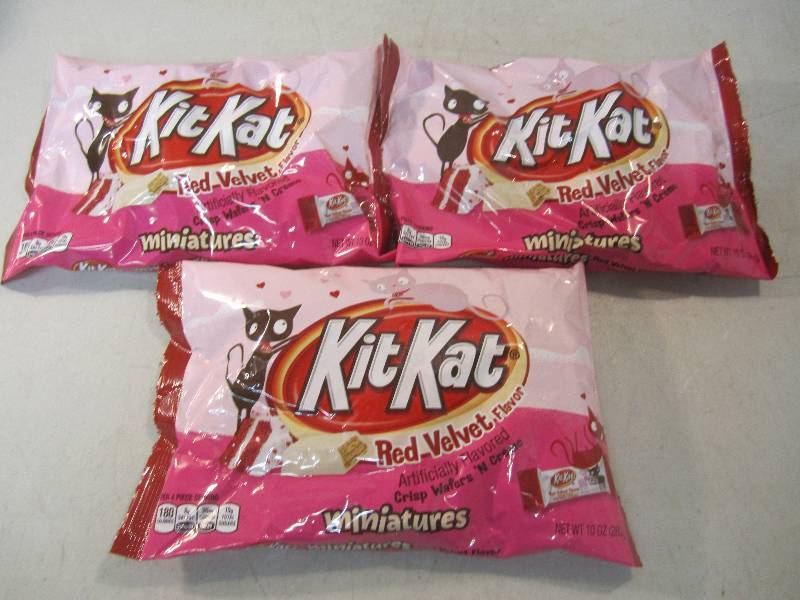 lot 254 image: 3 Bags of Kit Kat Red Velvet Miniat...