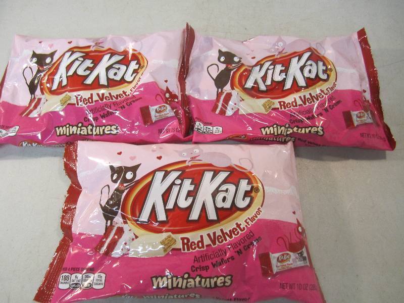 lot 255 image: 3 Bags of Kit Kat Red Velvet Miniat...