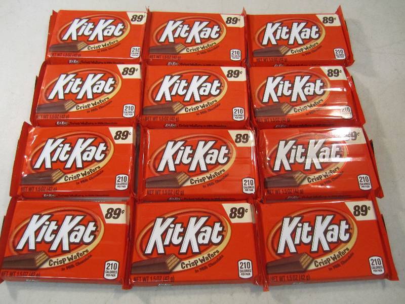 lot 298 image: 12 Kit Kat Candy Bars Best by Aug 2...