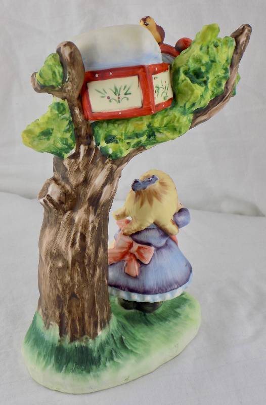 lot 6 image: Rock-A-Bye-Baby 1104 Figurine by Lefton