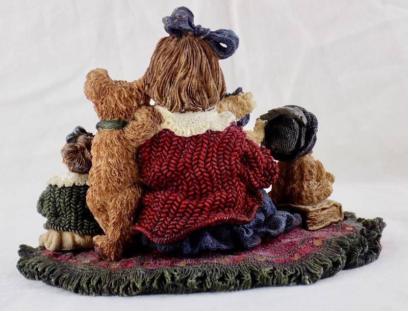lot 14 image: Very Collectable Boyds Resin Bear - Yesterdays Child