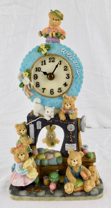 lot 18 image: Cute (5) Piece Bear Collection