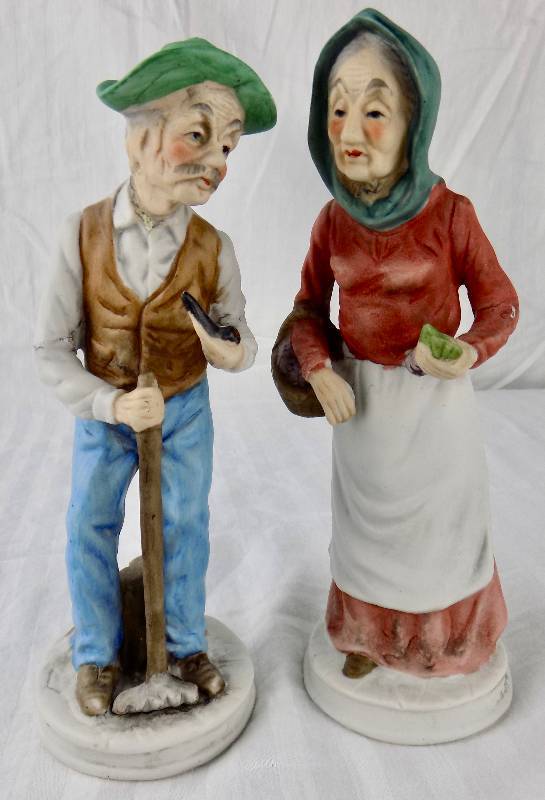 lot 20 image: Collection of (10) Vintage Ceramic Figurines