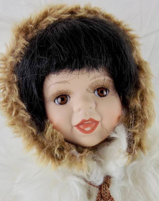 lot 22 image: Very Lovely Collectable Eskimo Doll