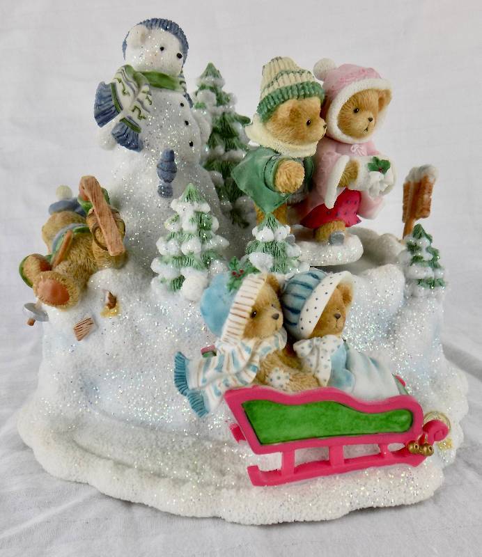 lot 24 image: Collection of (4) Christmas Decorations