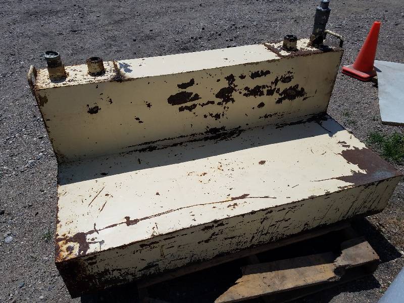 lot 6 image: 90 Gallon Split Fuel Tank