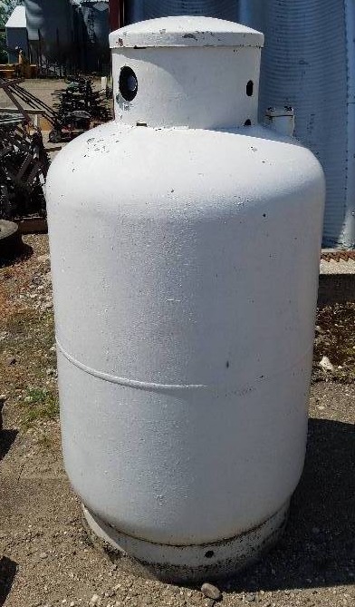 lot 7 image: 110 Gallon Propane Tank