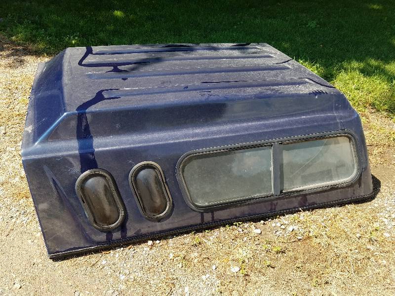 lot 21 image: Blue Pickup Topper for a Ford Ranger