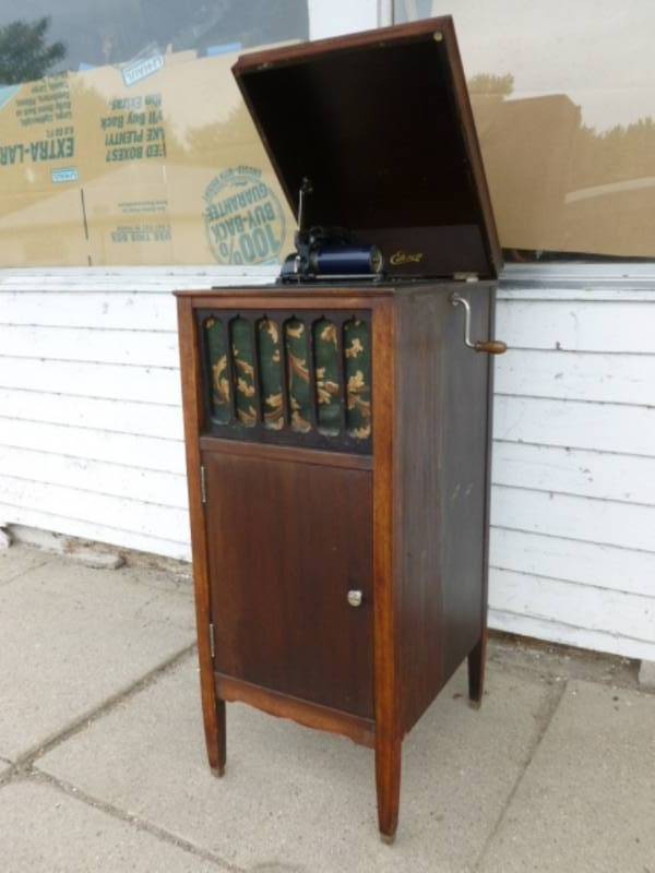 lot 1 image: Antique Edison Cylinder Phonograph