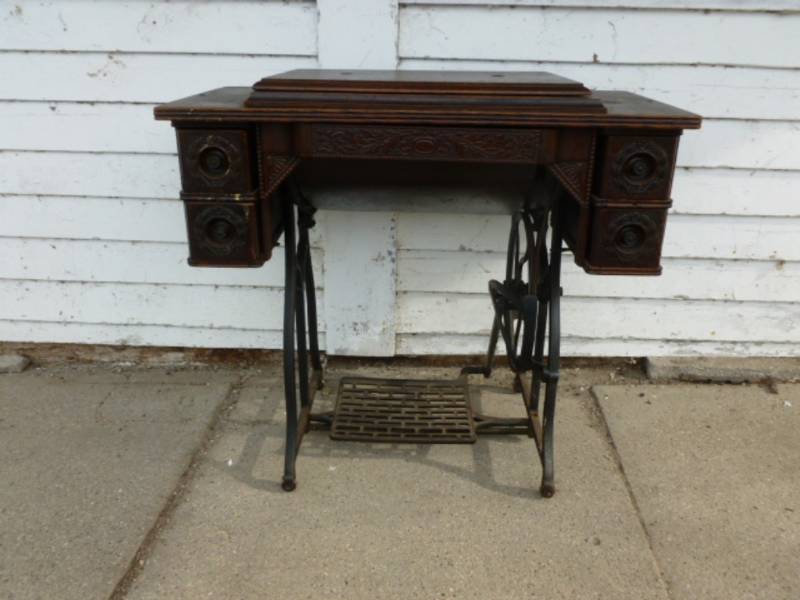 lot 2 image: Antique Treadle Sewing Machine