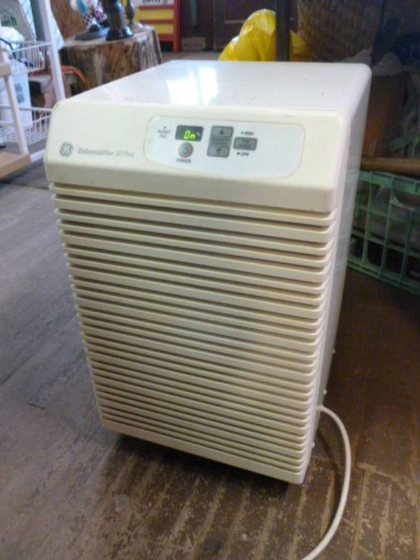 lot 16 image: Dehumidifier