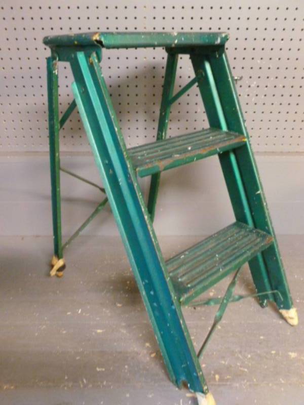 lot 25 image: Step Stool