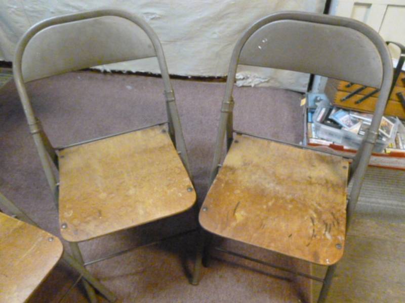 lot 29 image: Folding Chairs