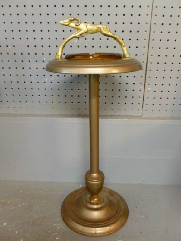 lot 64 image: Vintage Smoke Stand