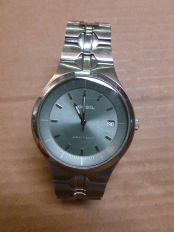 lot 131 image: Fossil Watch