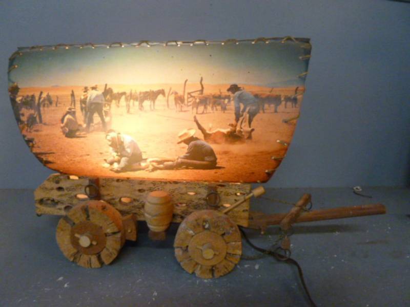 lot 143 image: Vintage Mantle Lamp
