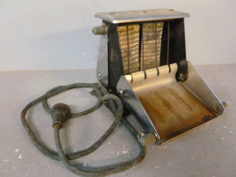 lot 212 image: Vintage Toaster