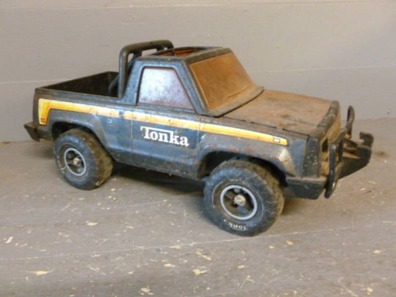 lot 239 image: Tonka Truck