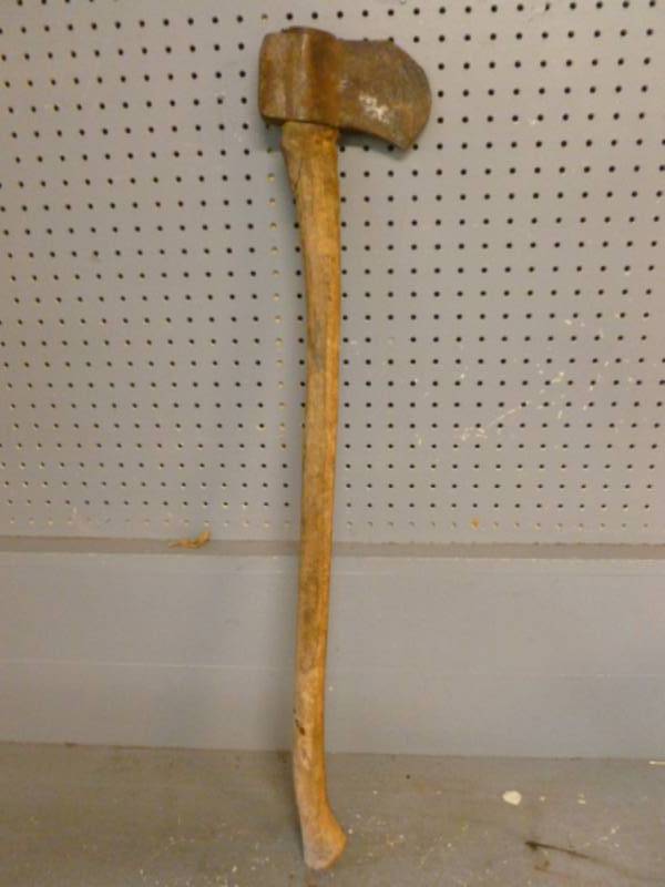 lot 246 image: Vintage Ax