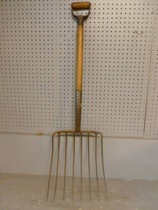 lot 250 image: Vintage Silage Fork