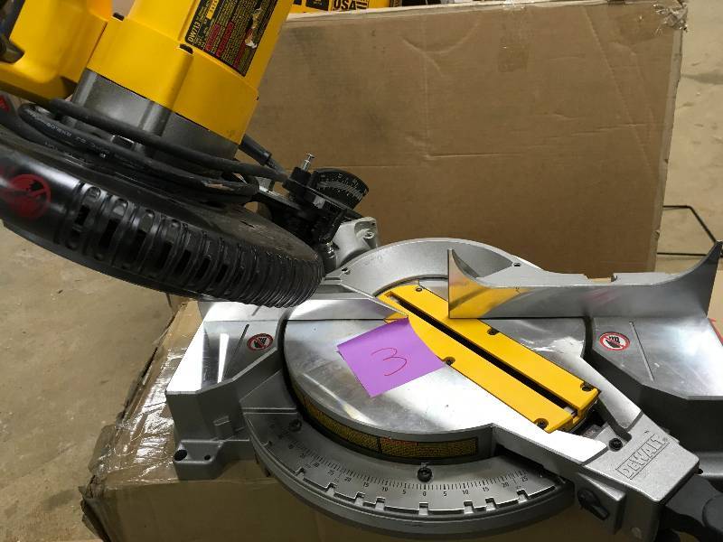 lot 3 image: DEWALT 15-Amp Corded 10 in. Compound Miter Saw in good working condition