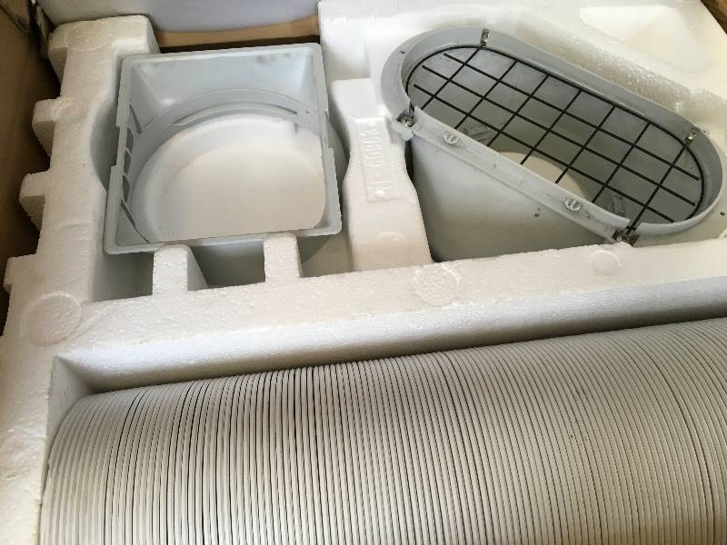 lot 9 image: LG 8,000 BTU (5,500 BTU,DOE), 115-Volt Portable AC w Dehumidifier Function and LCD Remote in White in working conditions