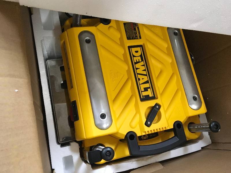 lot 20 image: DEWALT 15 Amp 13 in. Heavy-Duty 2-Speed Thickness Planer with Knives and Table USED IT WORKS, MISSING BLADES