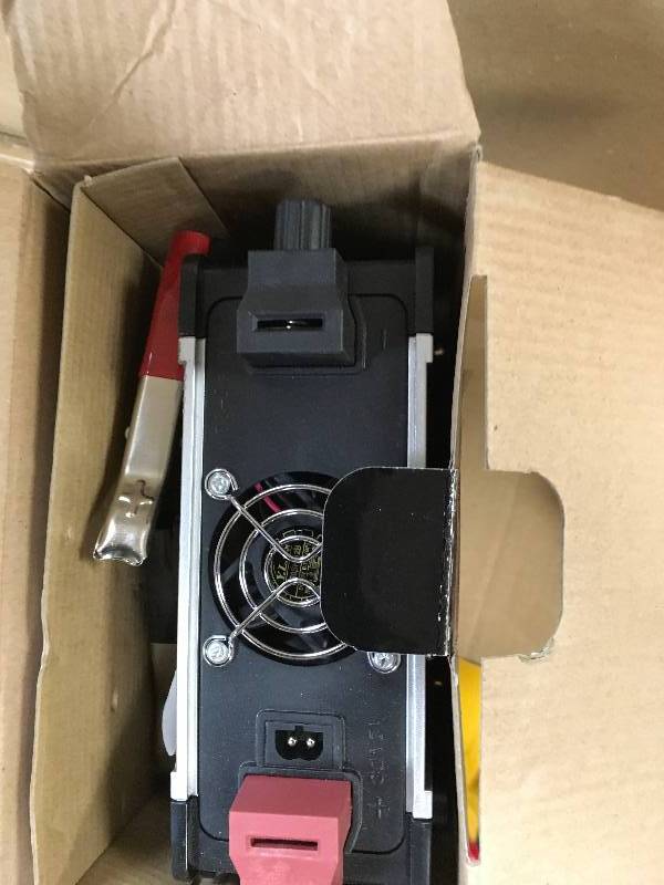 lot 38 image: Black & Decker 500-Watt Power Inverter