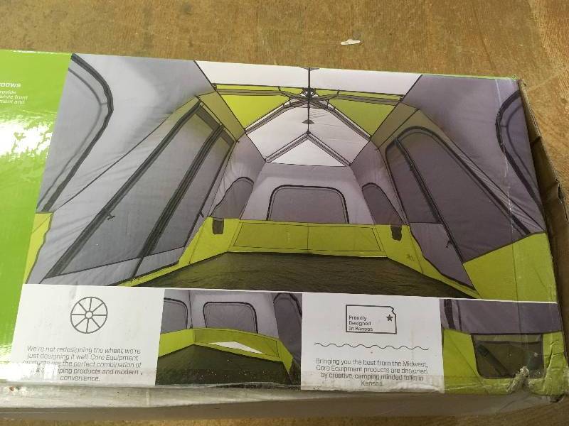 lot 83 image: 10 Person Instan Cabin Tent with Screen Room