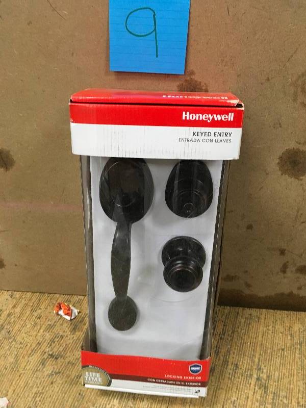 Honeywell 2.5 in. Oil-Rubbed Bronze Classic Knob Door Lock Door Handleset not used