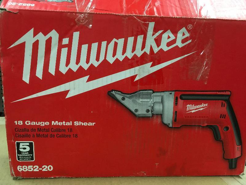Milwaukee 6.8 Amp 18-Gauge Shear in working condition