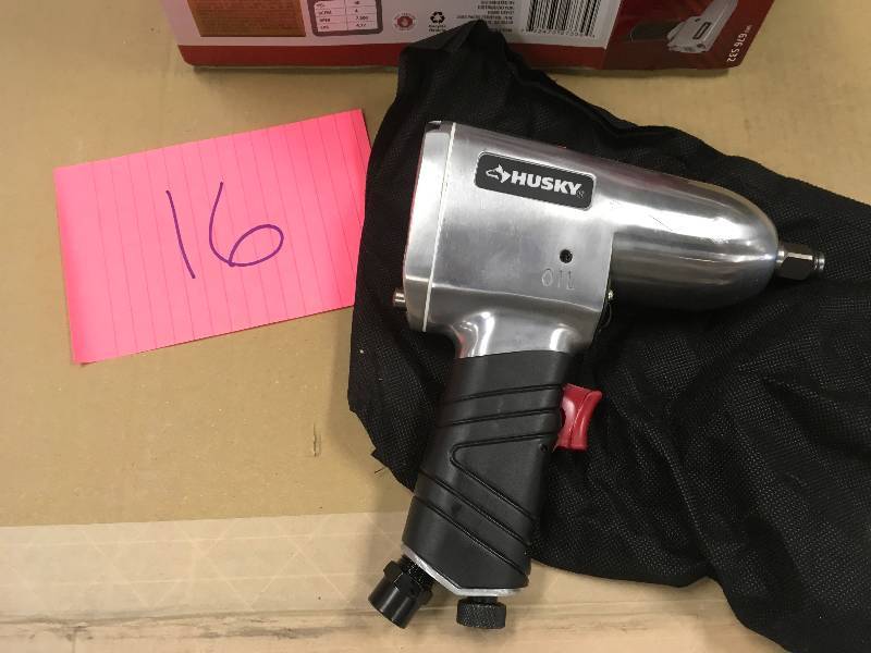 Husky 12 in. 300 ft. lbs. Impact Wrench in working condition