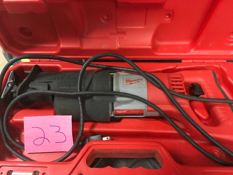Milwaukee 13 Amp 1-18 in. Stroke Sawzall Orbital Reciprocating Saw With Hard Case in working condition
