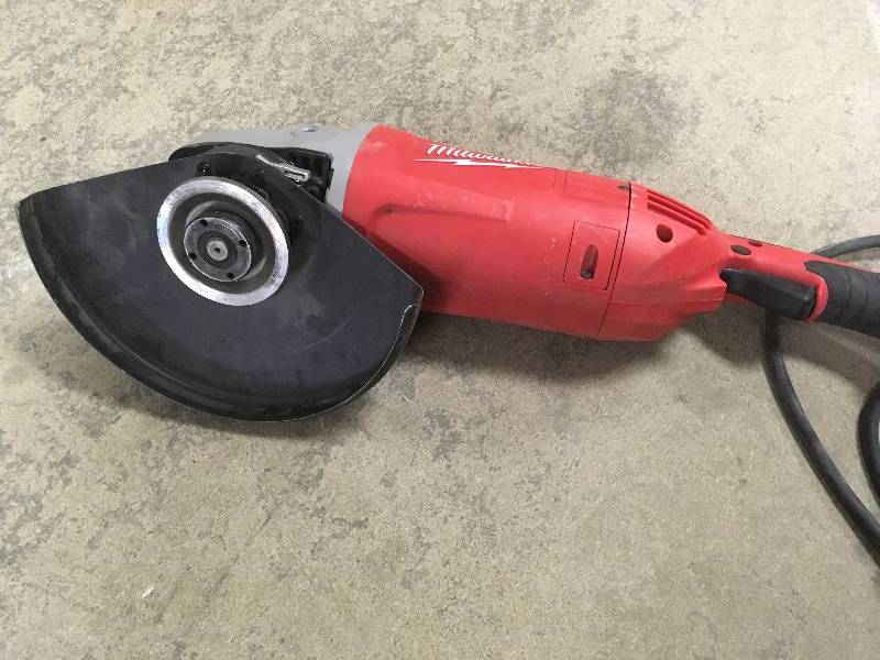 Milwaukee 15 Amp 79 in. Large Angle Grinder with Trigger Lock-On Switch in working condition